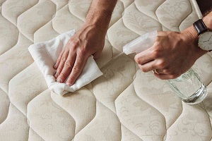 How to Clean Mattress Without Vacuum?