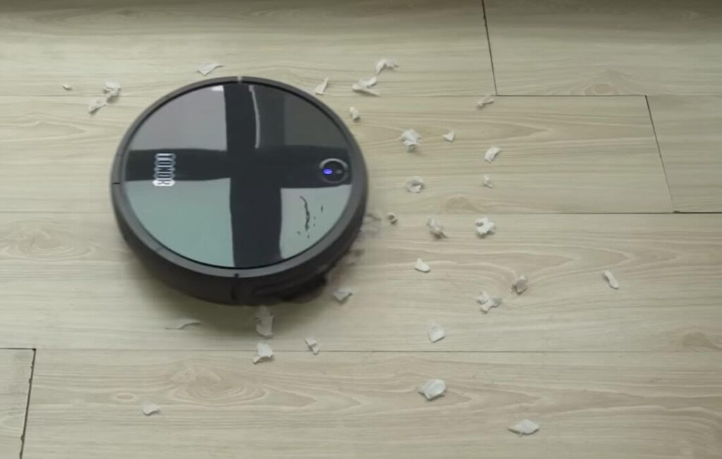 Detailed Comparison of Self-Emptying Robot Vacuums with Strong Suction